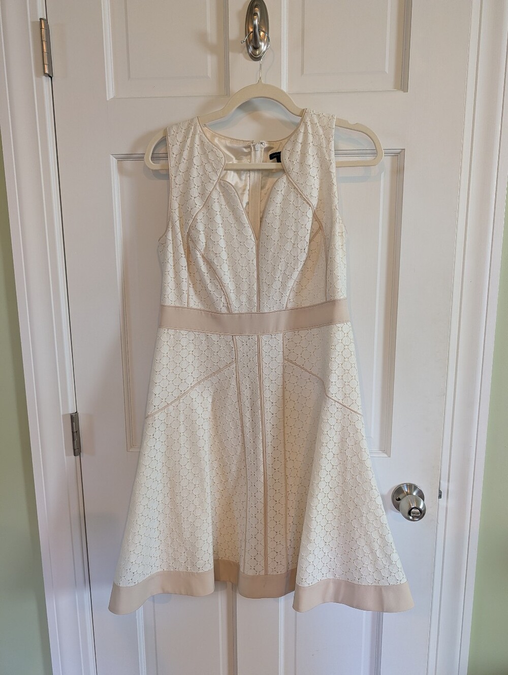 Ann Taylor Cream And White Fit And Flare Dress Sz 4